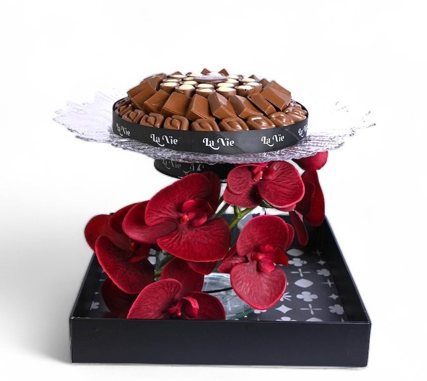 صينية شوكلاتة فاخرة مع الورد