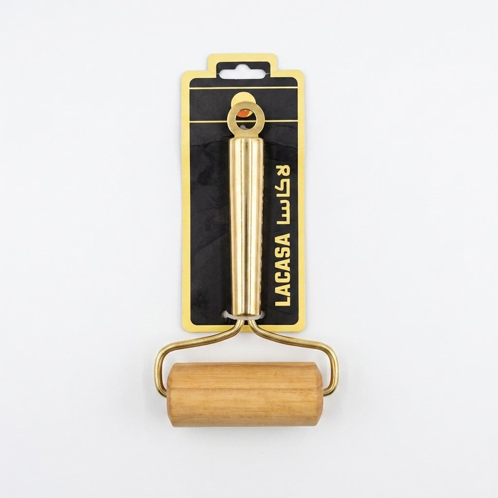 Dough roller in hand
