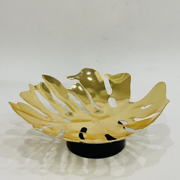 Un bol à noix en forme de feuille d'or avec un socle, dimension 26 cm