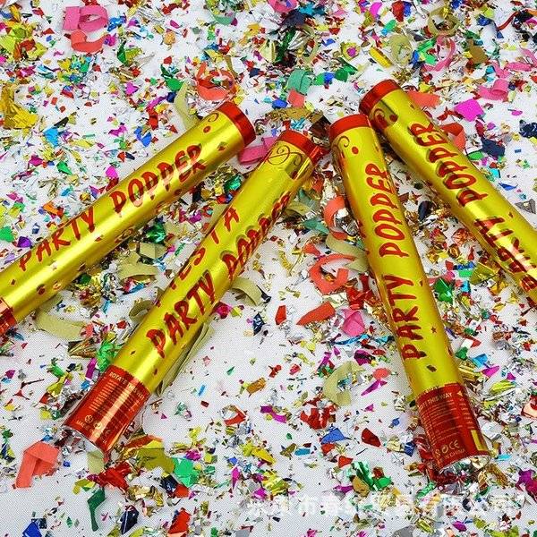 Set of 4 party crackers